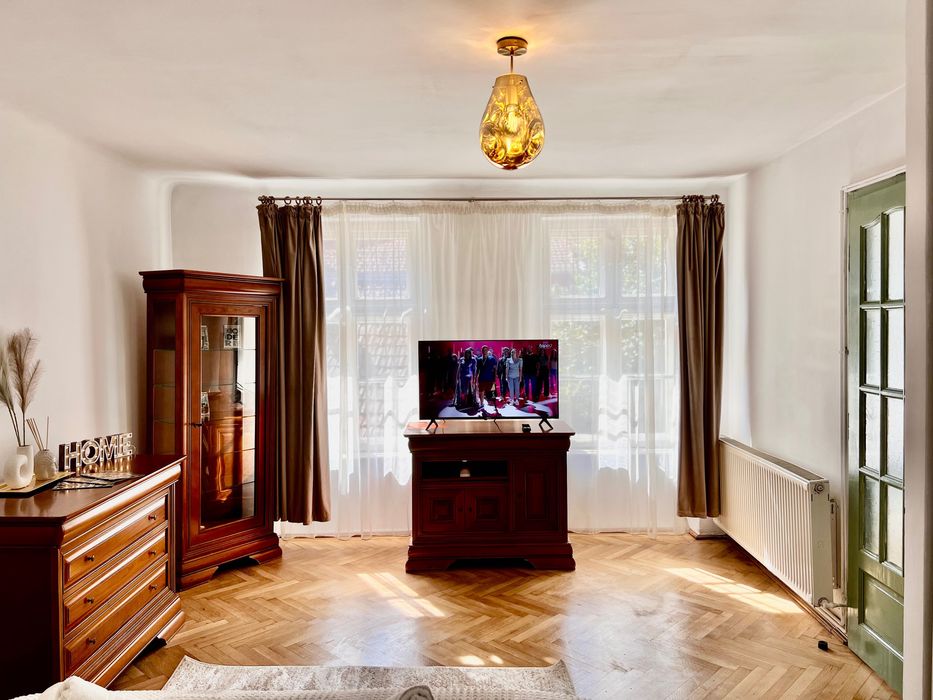 Apartamente de inchiriat  Centru Istoric- Disponibil si de revelion