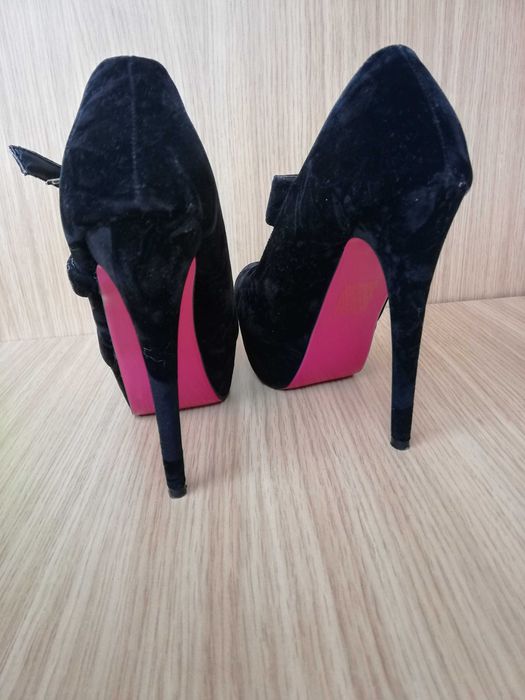 Елагантни обувки висок ток