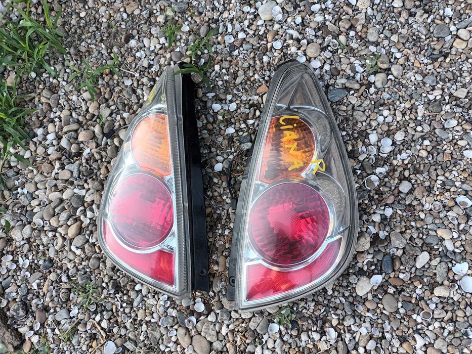 ляв и десен бял стоп за сузуки лиана SUZUKI LIANA