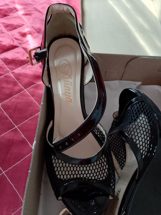 Дамски сандали без забележки