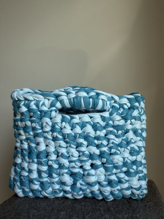 Чанта- ръчно плетена на една кука