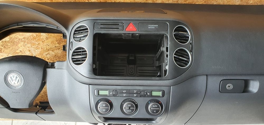 Kit planșă bord Golf 5 Plus / Tiguan cu airbag și centuri 1K0880201CB