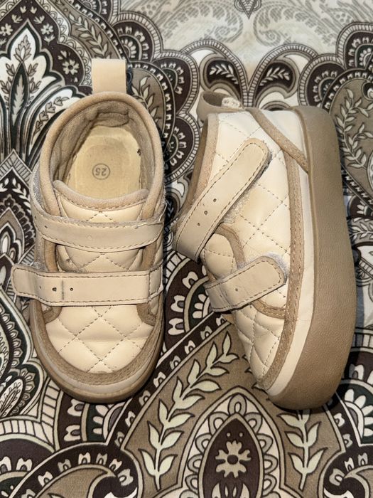 Зимняя детская шапочка и обувь