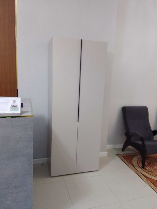 Продам ресепшн, шкаф, кресло