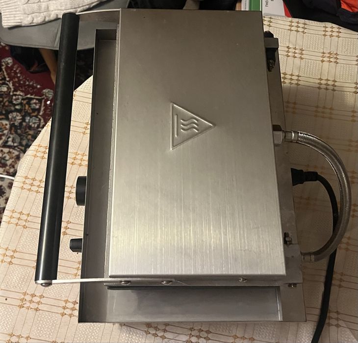 Машина за хот дог на клечка