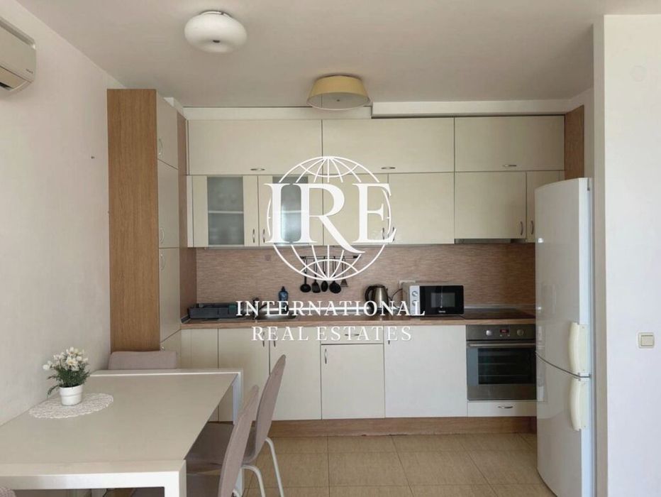 International Real Estates (IRE) представя: Двустаен апартамент с фро