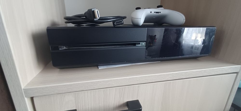 Продам Xbox one fat