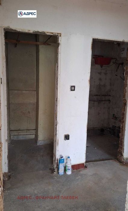 Продава се Двустаен апартамент в Плевен, Сторгозия - 63 кв.м за 607 €/кв.м - Снимка #2