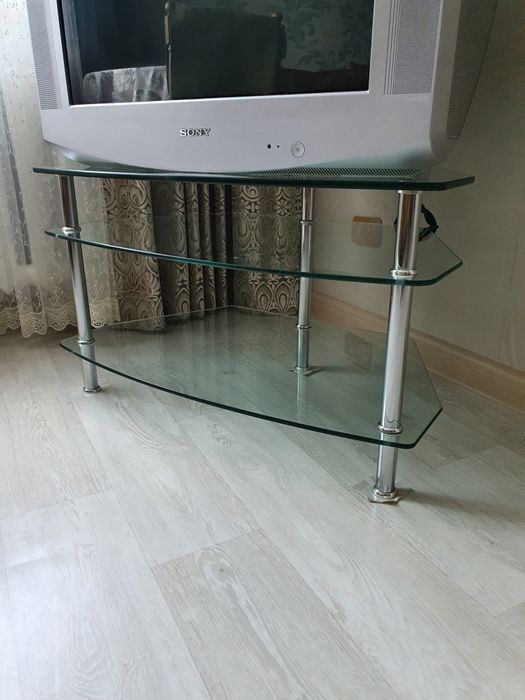 Продам стеклянную тумбу под телевизор