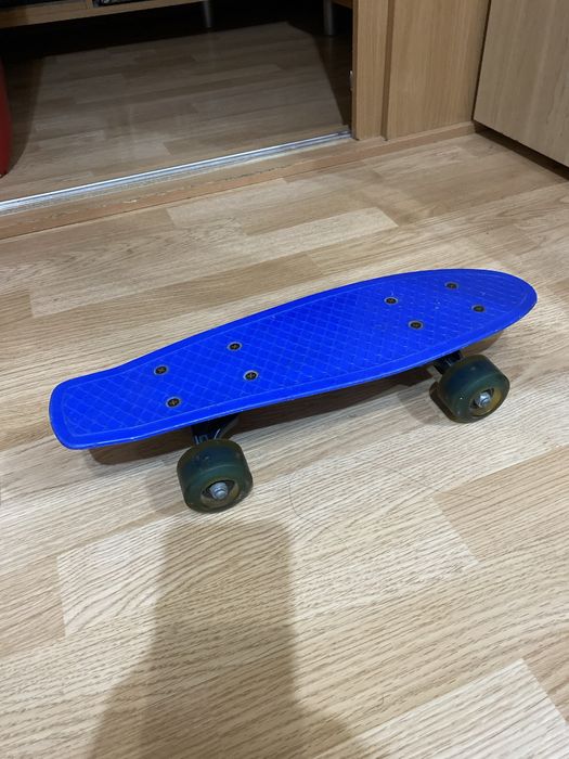 Продается скейтборд синого цвета,по