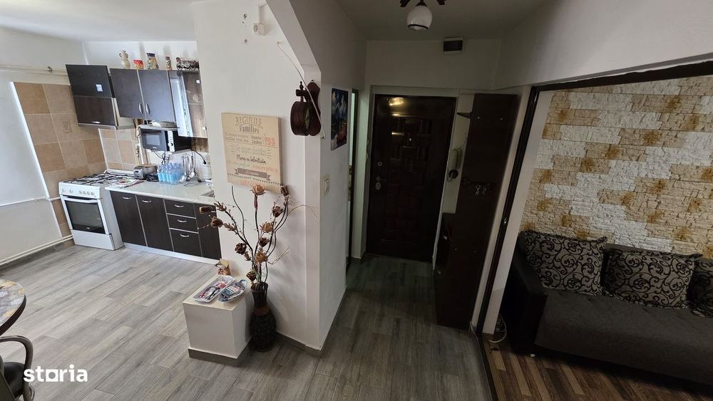 Vand ap cu 3 camere zona Posta 4