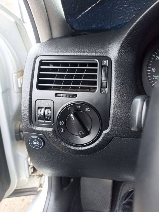 VW Golf 4 1.6 SR 101HP 2001.На части