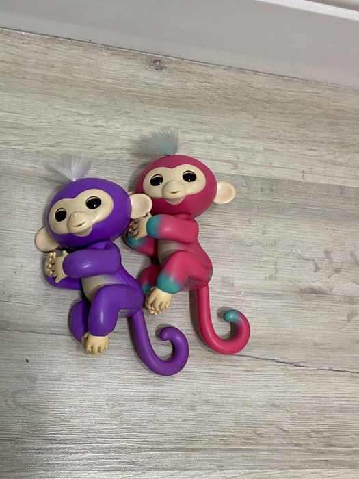 Продам две игрушки за 3000