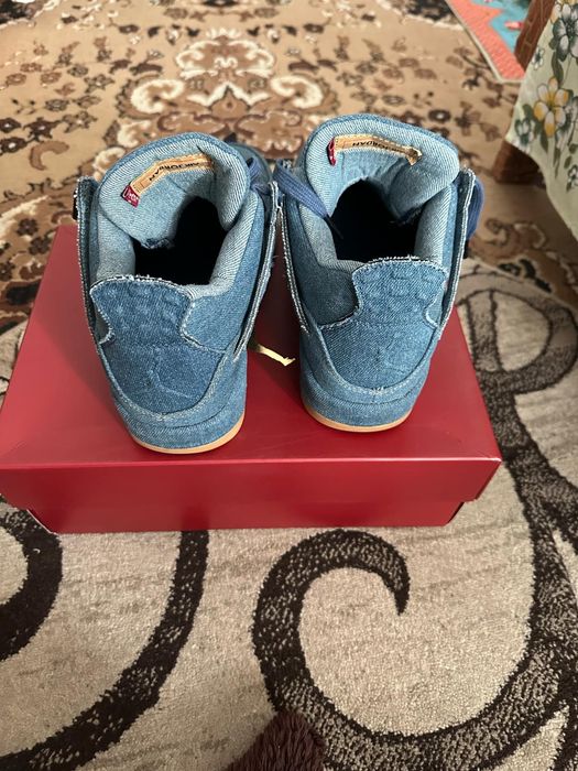 Air Jordan 4 Levi’s