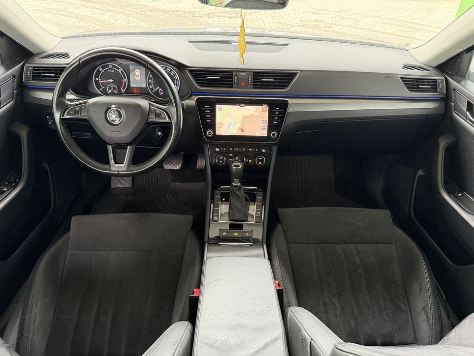 Skoda Superb 2019/2.0 TDI 150 cp/DSG/Lumini ambietale/Cameră/Distronic