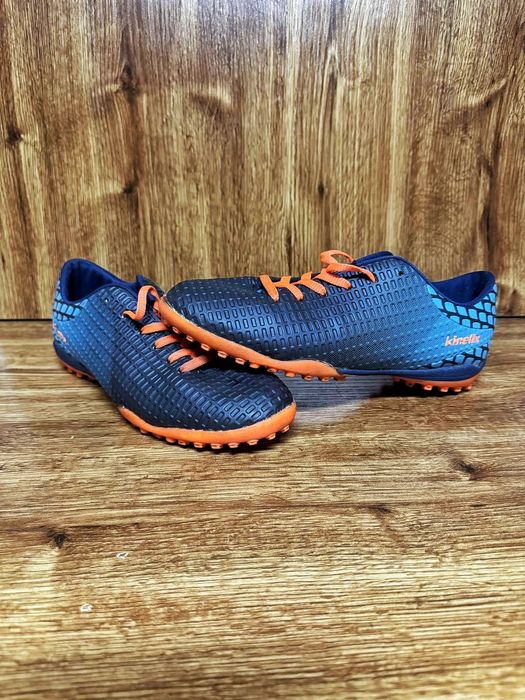 Маратонки за футбол, 40 номер