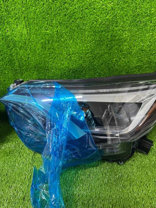 Фара на Toyota RAV 4