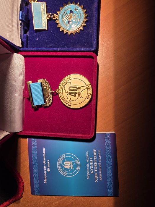 Продаются медали и значки