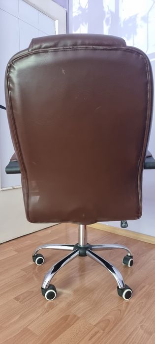 Кожен  офис стол