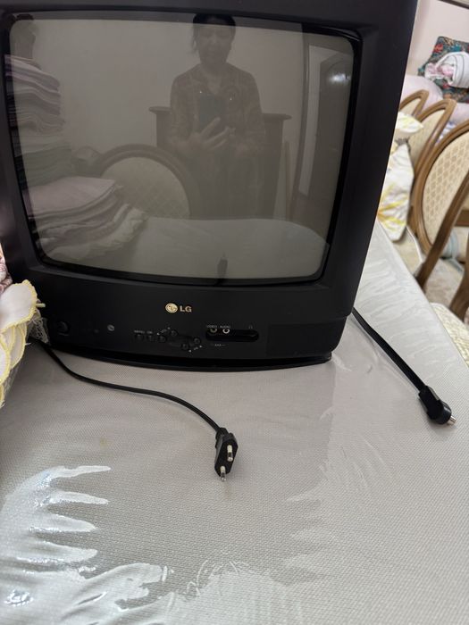 Телевизор  LG  диаггональ 48 см , новый