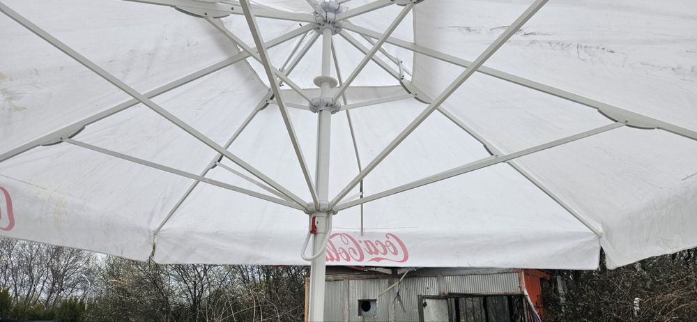 Продавам чадър Кока-кола