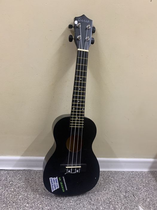 Продам укулеле в хорошем состаяний