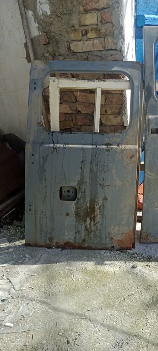 Продам задние двери от буханки