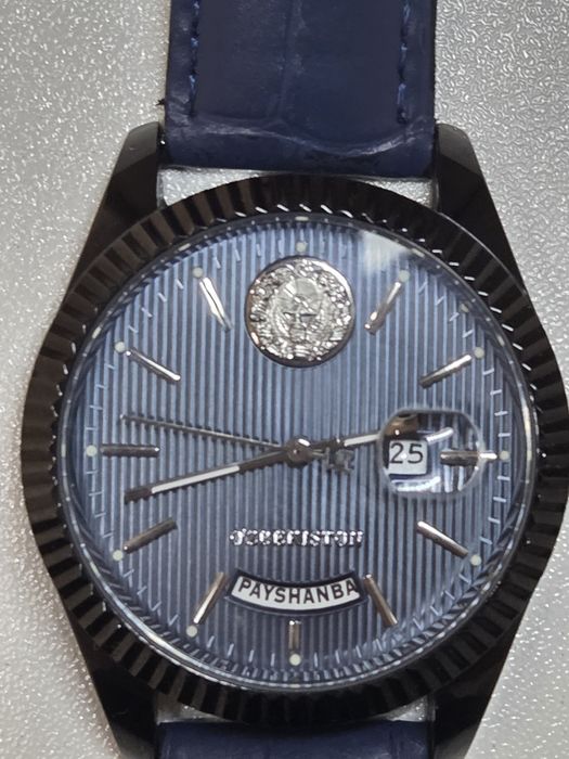 Erkaklar qo‘l soati – stil va yonish.   Мужские часы – стиль и свет