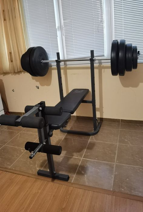 Продавам лежанка с лост и тежести