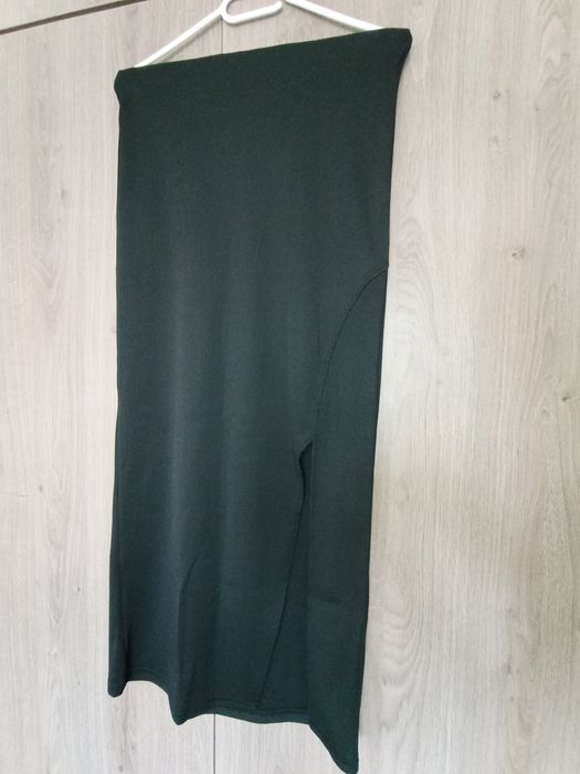 Fusta lunga neagra disponibila