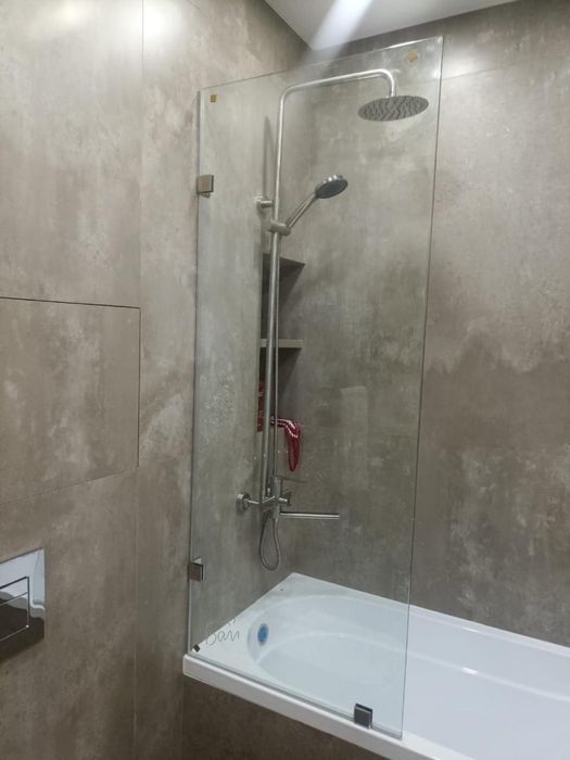 Стеклянные душевые кабины