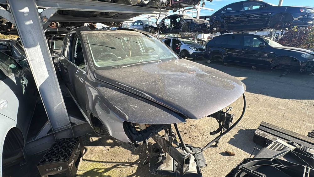 Aripa Fata Stanga / Dreapta VW Touareg Din 2010