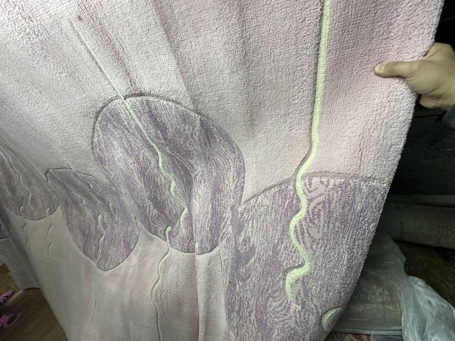 Ковёр розовый б/у