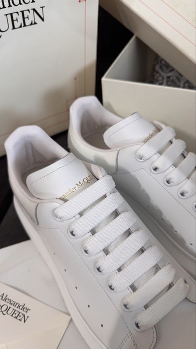 Adidasi A M  - marime 43, piele naturala, full box (Valentino)