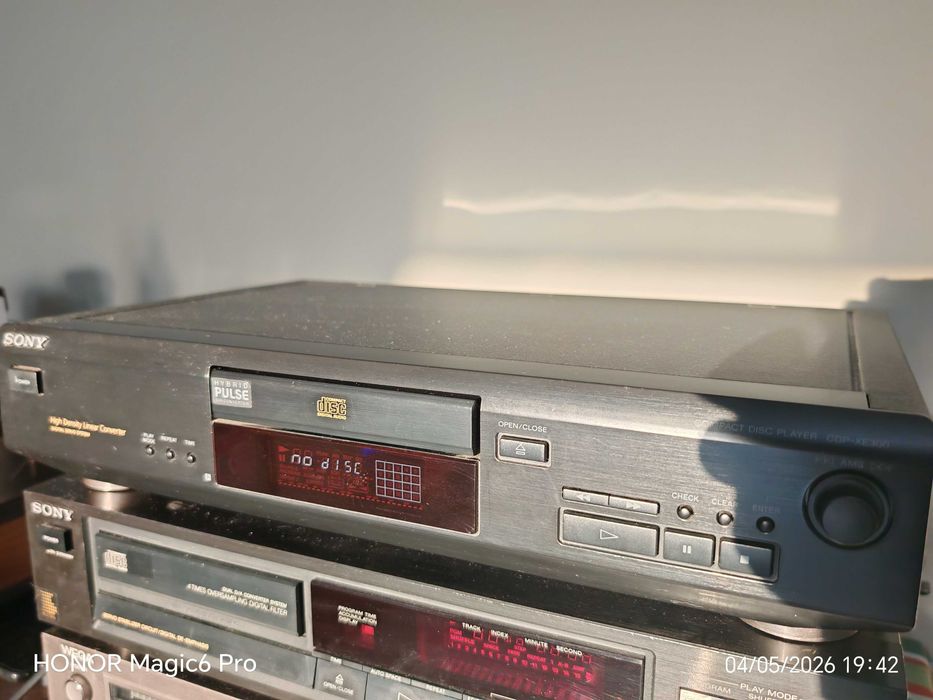 Sony CDP - xe300 cd player