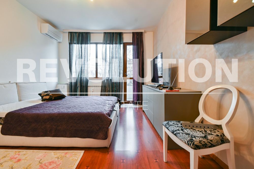 Дава се под наем Тристаен апартамент в София, Център - 102 кв.м за 1000 € - Снимка #2