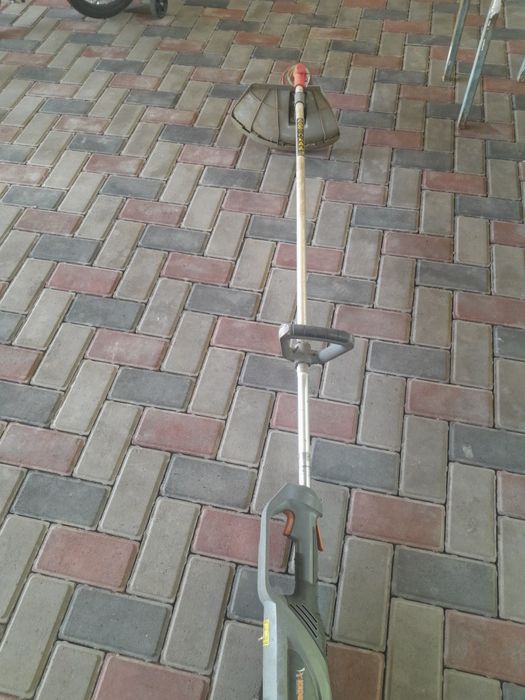 Продам электрический триммер б/у.