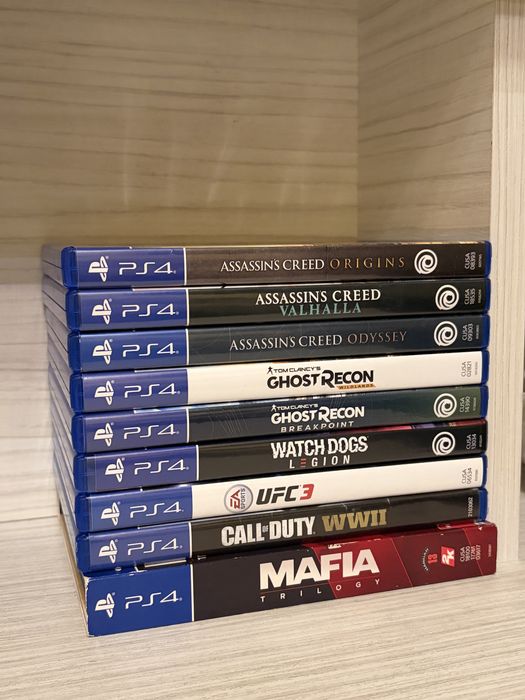 Vând PS4 Slim + accesorii + 11 jocuri