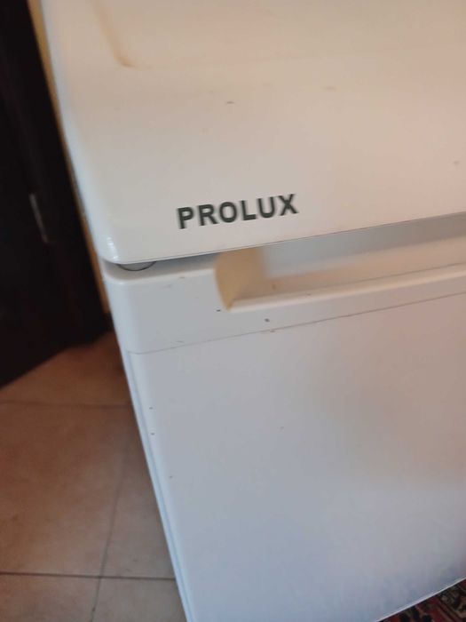 Хладилник продавам