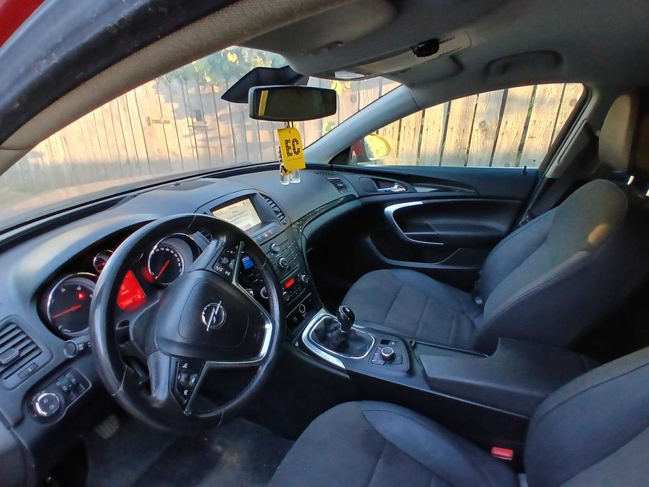 Vând Opel Insignia