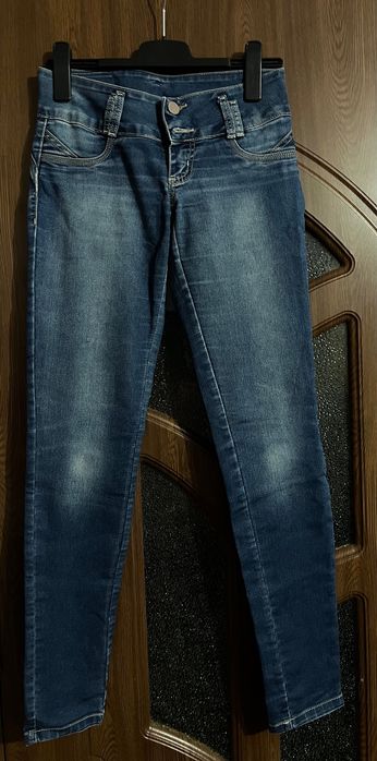 Blugi damă noi H&M, Zara