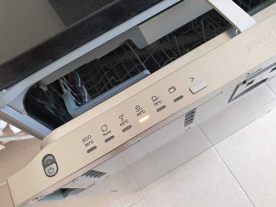 XXL Съдомиялна Miele - Auto Open - 14 Комплекта - Пълно Вграждане 60см