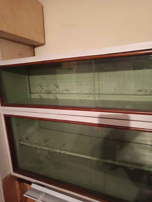 Подарявам шкаф от масивна дървесина и надстройки