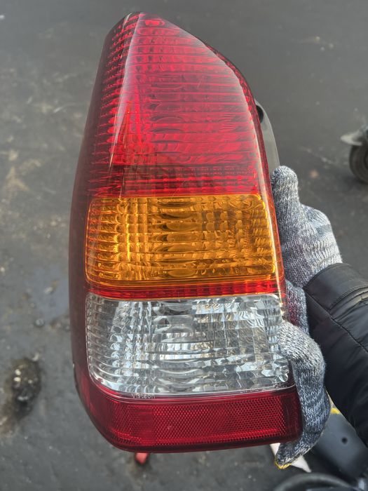 мазда трибьют задний фанарь