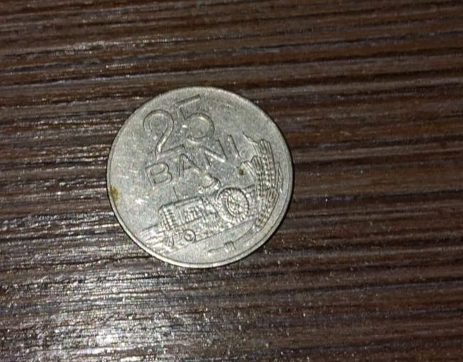 Vând monede vechii..2 sunt de argint..preț negociabil.!