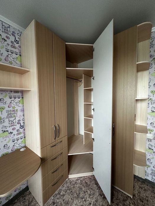 Срочно продам шкаф