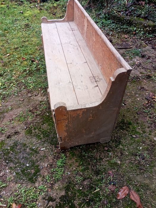 Canapea și banca veche