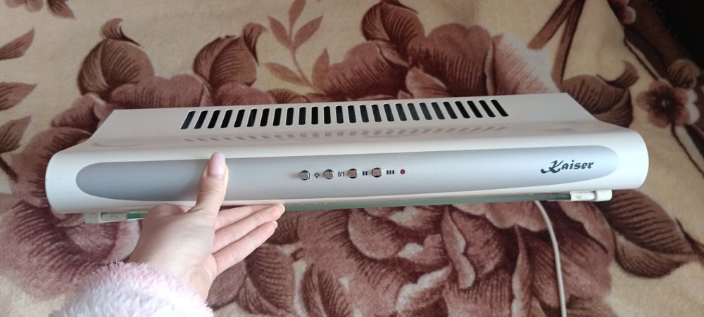 Продам вытяжку Кайзер