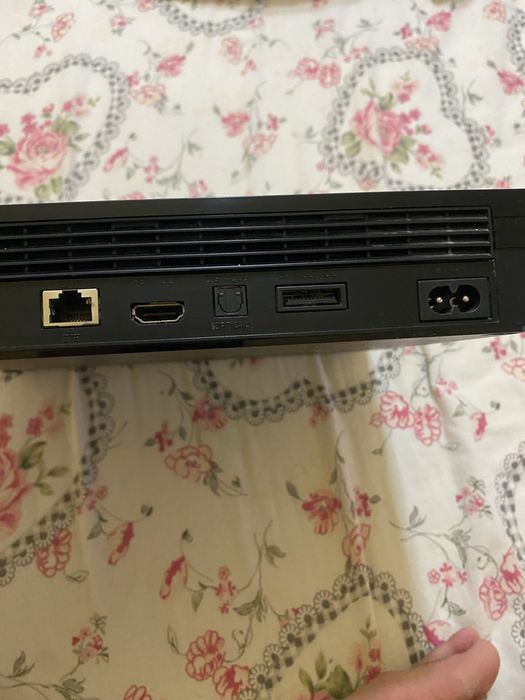 Vand ps3 slim cu 2 manete