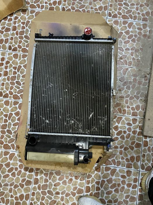 Продам радиатор на bmw e 34
